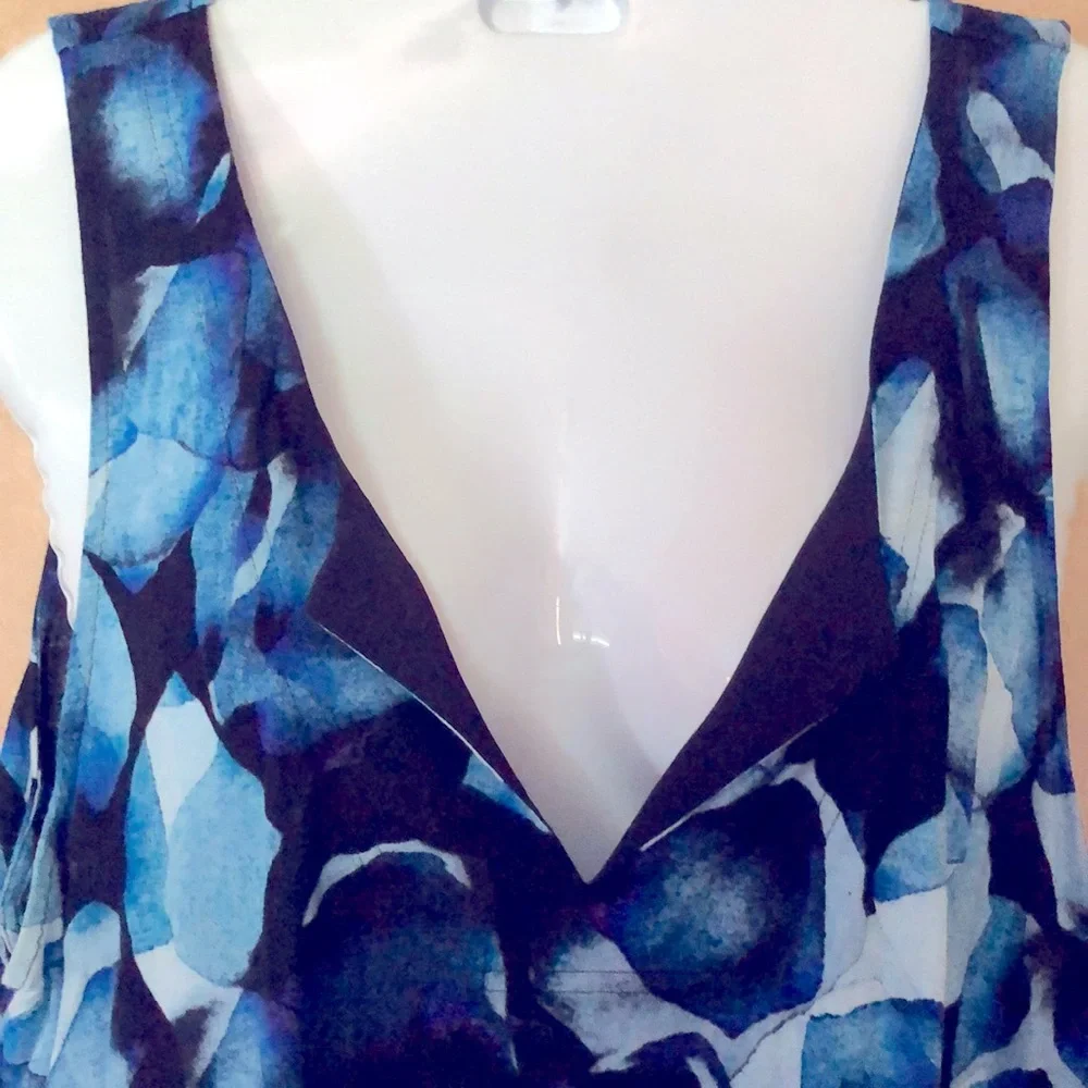 Simply Vera Wang tunic in blues and black. Asymmetrical - Picture 2 of 6